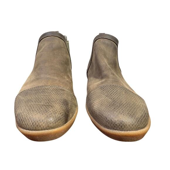 Olukai Pumehana Hulu Waterproof Leather Chelsea Boot Women size 7 - Picture 3 of 6